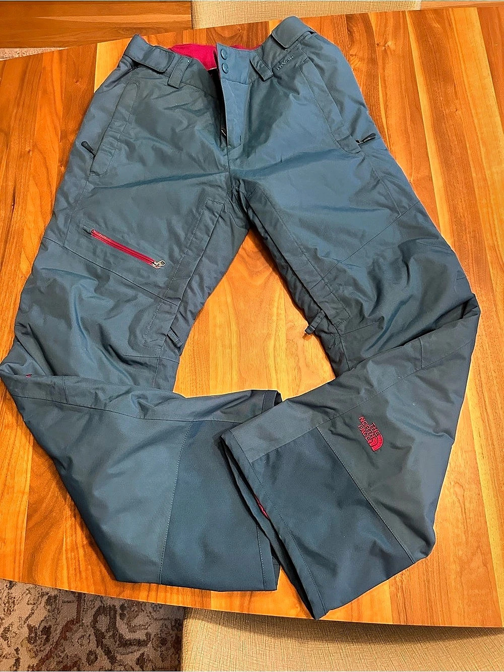 The North Face Women's insulated HyVent Snow/Ski pants in Blue and Pink size Med